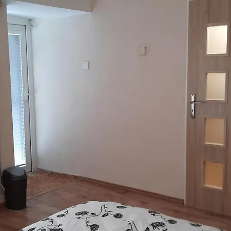 Marina Pri Slovenskej Restauracii Brezno