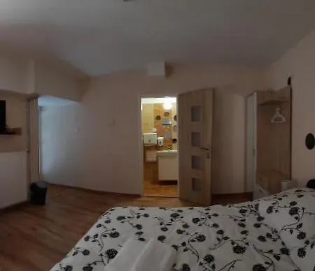 Marina Pri Slovenskej Restauracii Maison d'hôtes Brezno