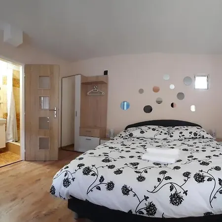 Marina Pri Slovenskej Restauracii Maison d'hôtes