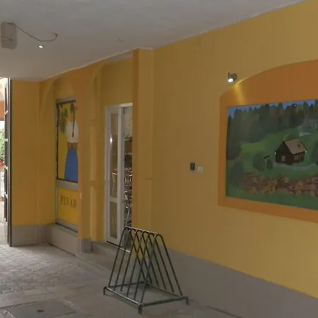 Marina Pri Slovenskej Restauracii Брезно