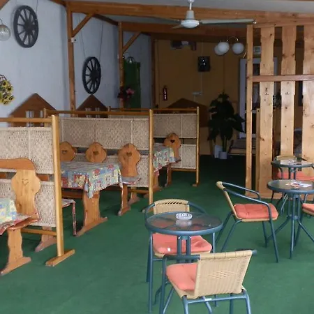 Marina Pri Slovenskej Restauracii Гостевой дом Брезно