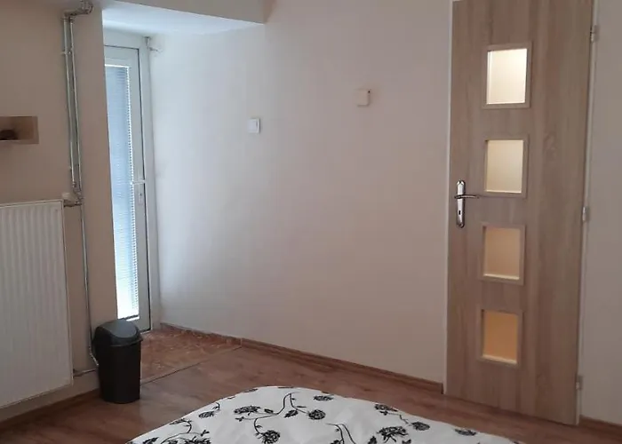 Marína Pri Slovenskej Reštaurácii Brezno